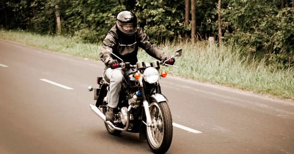 how-old-do-you-have-to-be-to-buy-a-motorcycle-explained