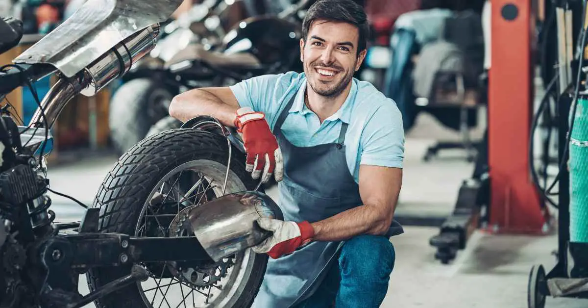 How Much Do Motorcycle Mechanics Charge Per Hour?